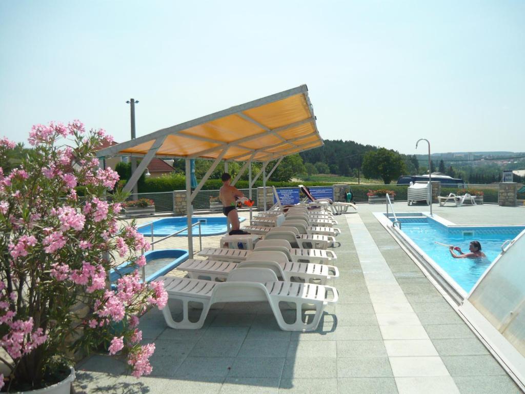 Отель Andrea Wellness Garden Черсегтомай Экстерьер фото