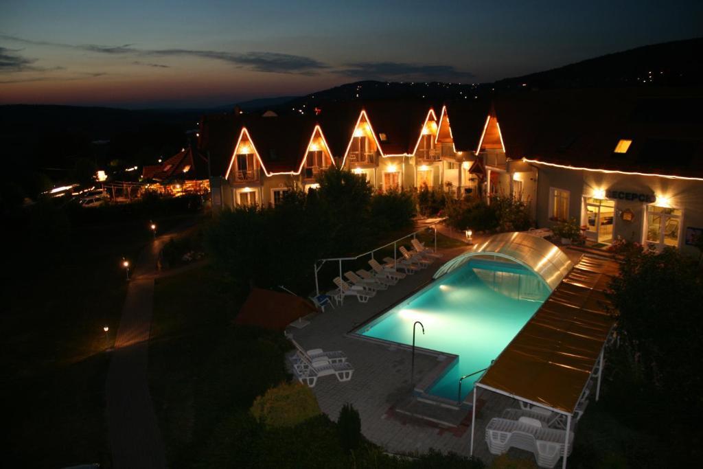 Отель Andrea Wellness Garden Черсегтомай Экстерьер фото
