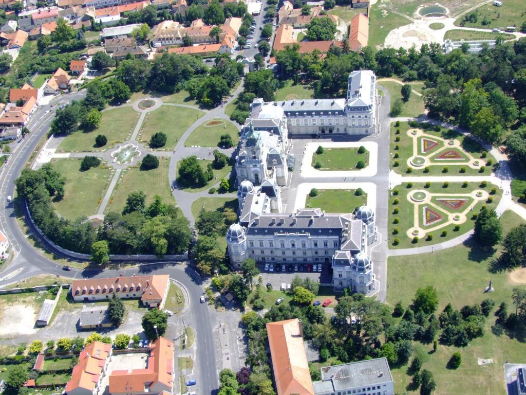 Отель Andrea Wellness Garden Черсегтомай Экстерьер фото