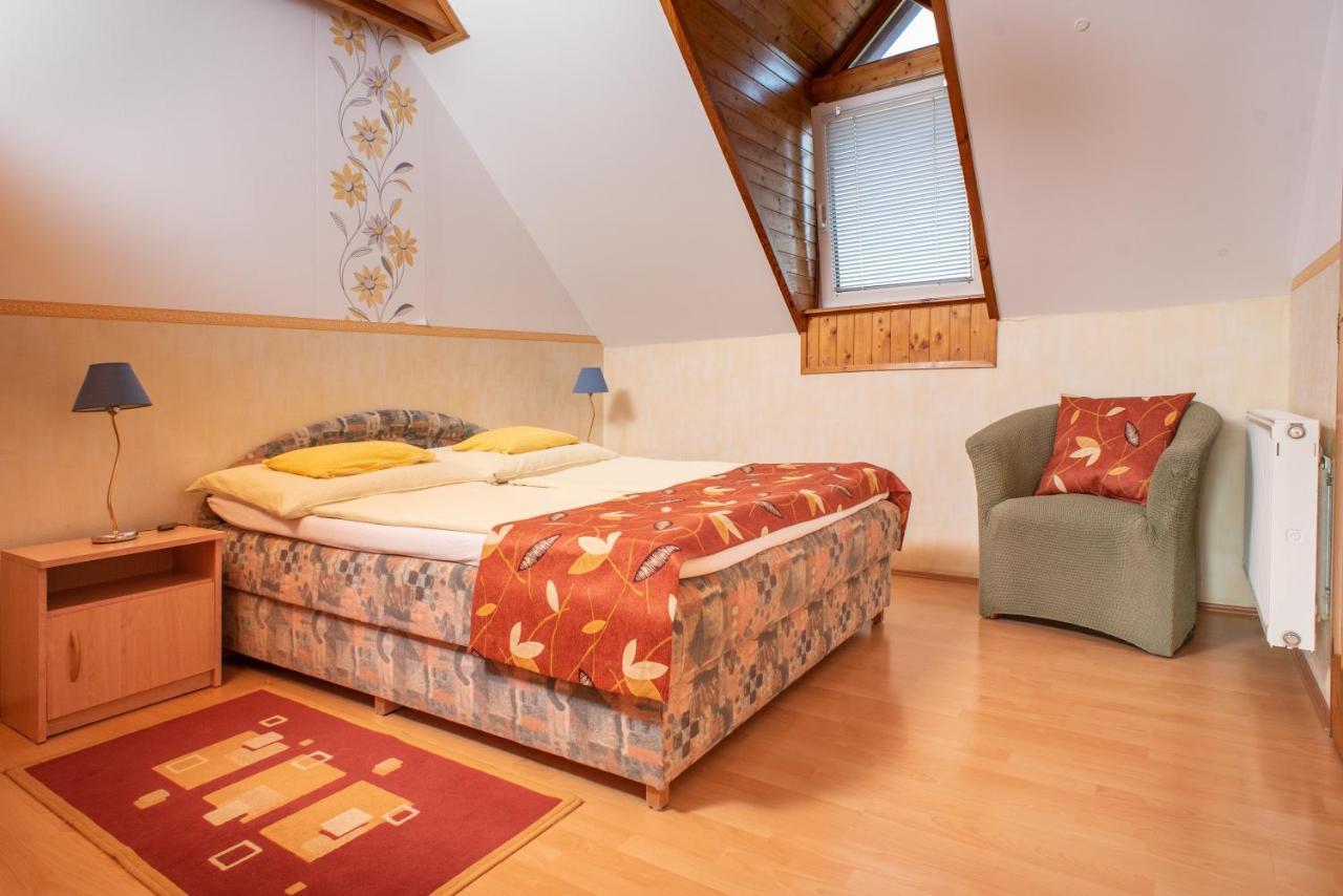 Отель Andrea Wellness Garden Черсегтомай Экстерьер фото