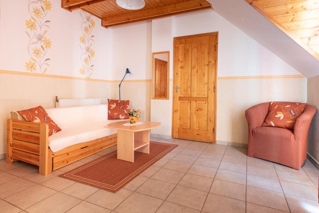 Отель Andrea Wellness Garden Черсегтомай Экстерьер фото
