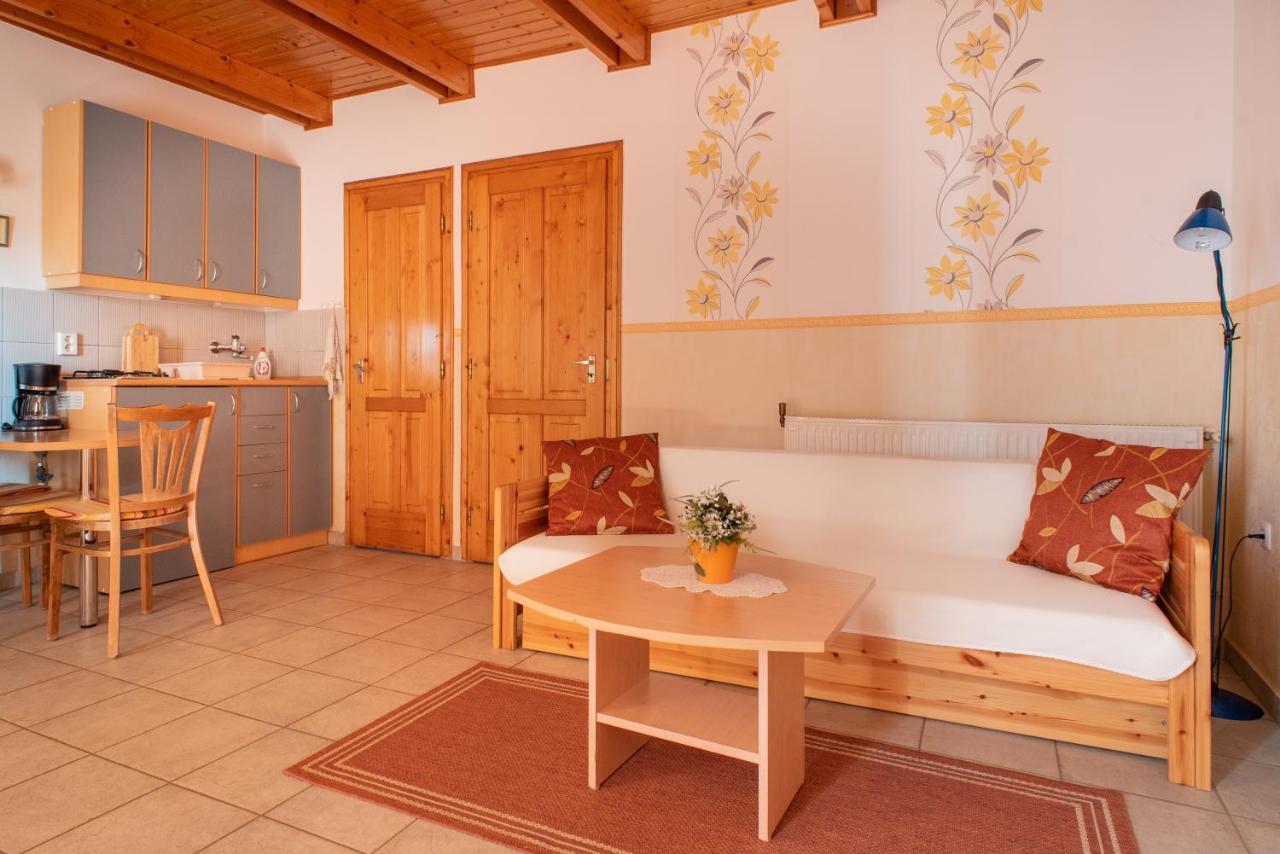 Отель Andrea Wellness Garden Черсегтомай Экстерьер фото