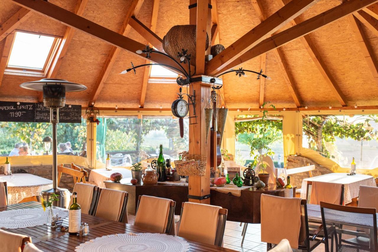 Отель Andrea Wellness Garden Черсегтомай Экстерьер фото